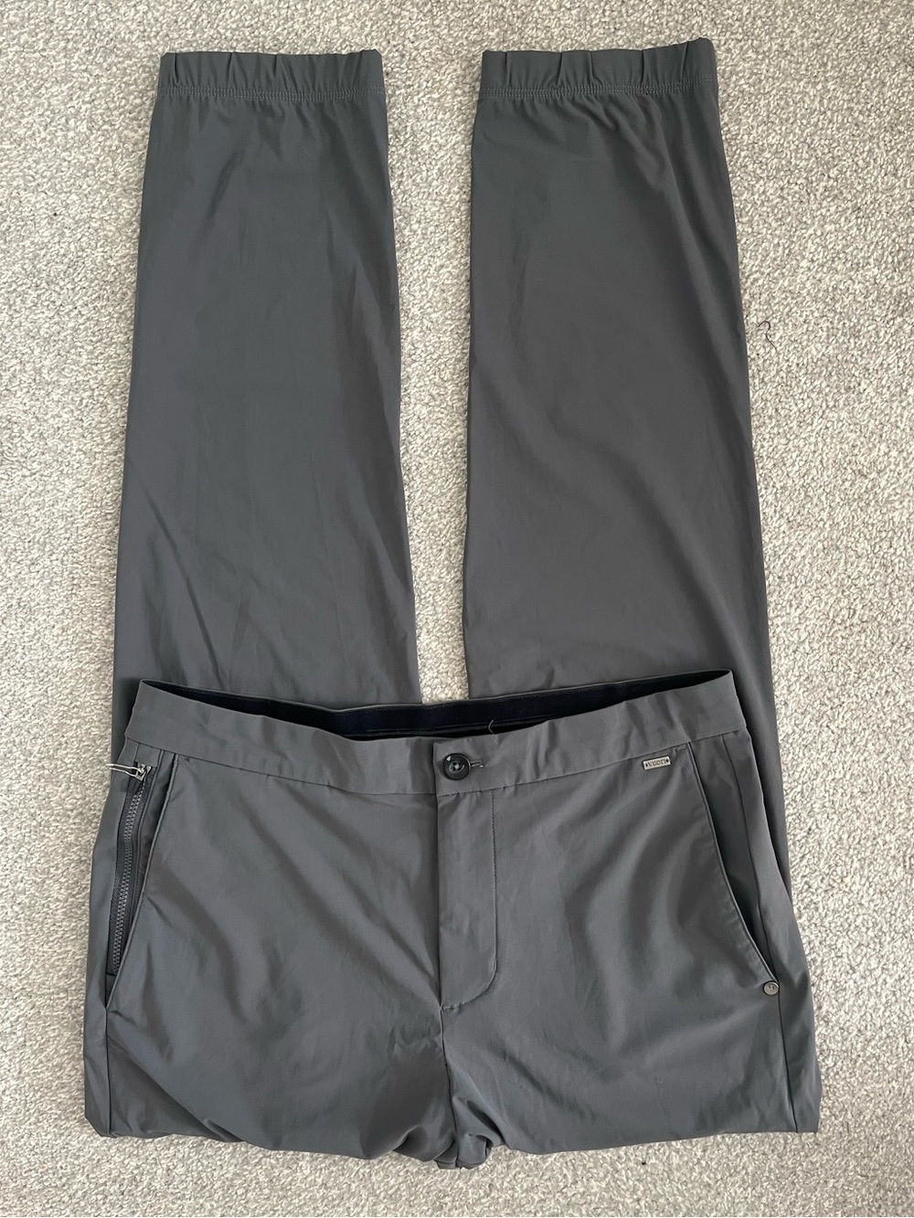 Like New Vuori Men's Charcoal Gray Performance Chinos Size Medium